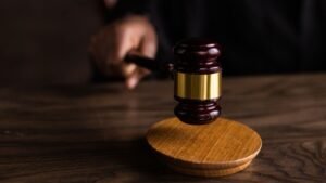 Affaire Jubillar : marteau de justice sur une table, photo d'illustration du procès en appel