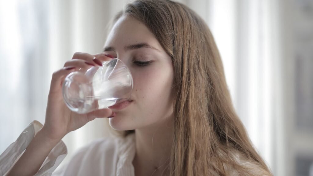 Canicule et vigilance orange : boire de l'eau regulierement pendant la vague de chaleur