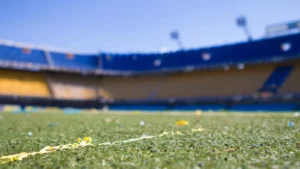 Tribunes d'un stade de football argentin à Buenos Aires, illustration de la qualification de l'Argentine pour la finale du Mondial 2026