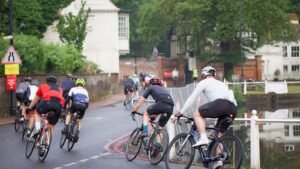 Tour de France 2026 étape 17 : cyclistes en course sur route, photo d'illustration Chambéry-Voiron