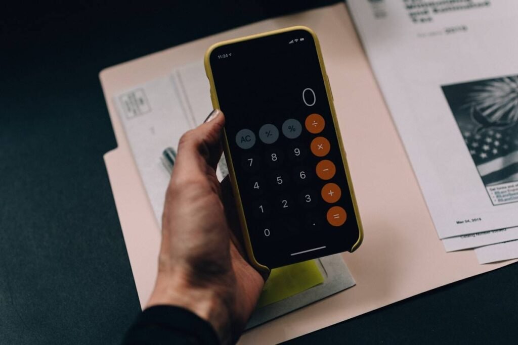 Factures d'énergie et pouvoir d'achat en août 2026 - Photo libre de droit
