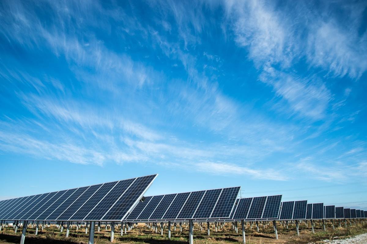 Panneaux solaires et efficacité énergétique domestique